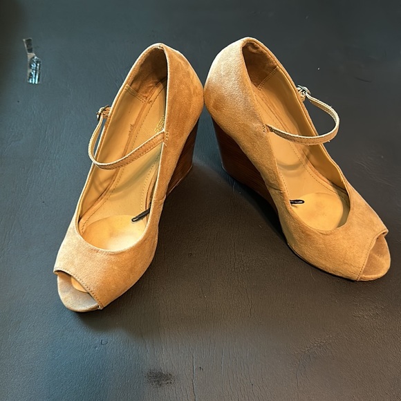 Express Wedges, Size 8 - Picture 5 of 9